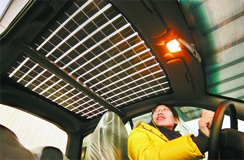 雙曲面車頂用太陽能電池的汽車