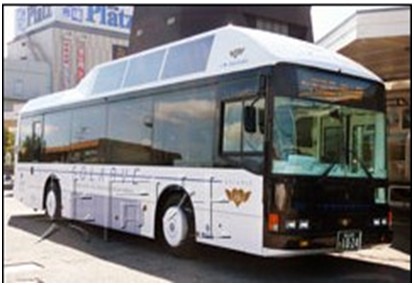 利用太陽光發(fā)電的未來型巴士從1日起開始在岡山市內(nèi)運行