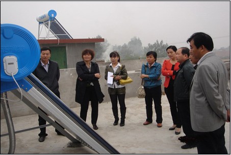 財(cái)政、農(nóng)業(yè)部門檢查驗(yàn)收太陽能項(xiàng)目