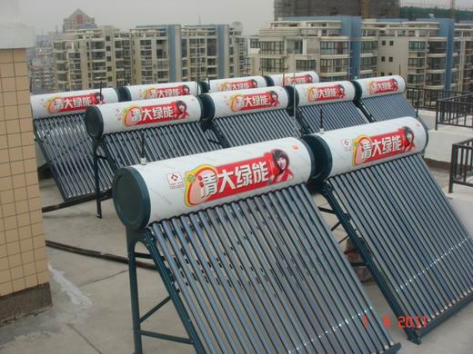 賓館對面太陽能熱水器